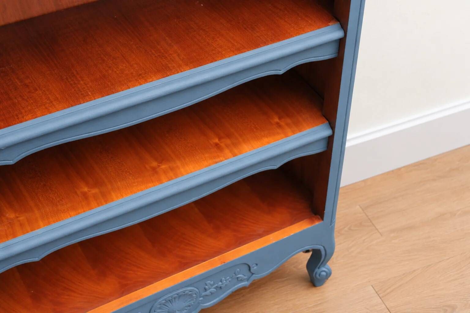 Renovated antique bookcase – Bleu des Vosges library, Libéron and natural wood – H100 cm