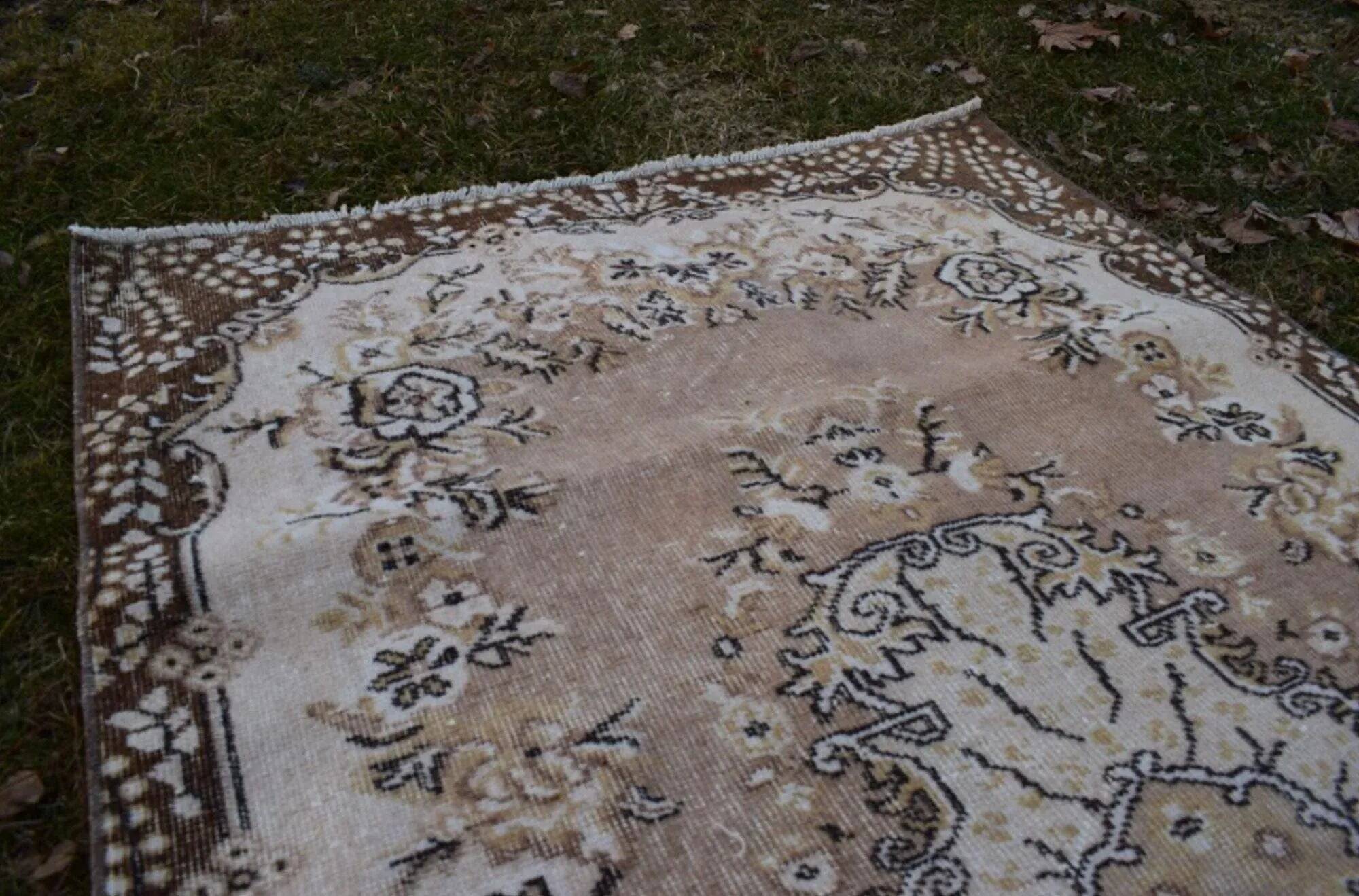 Vintage handmade Turkish rug 117x204 cm