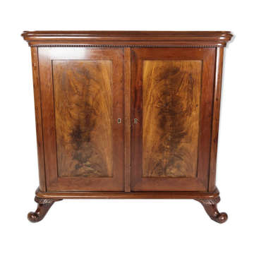 Mahogany standing cabinet