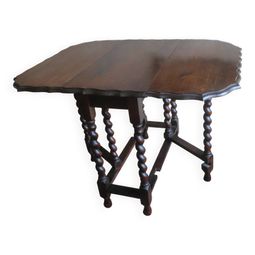 Farmhouse patinated extendable dining table in oak with carved edge, 1900