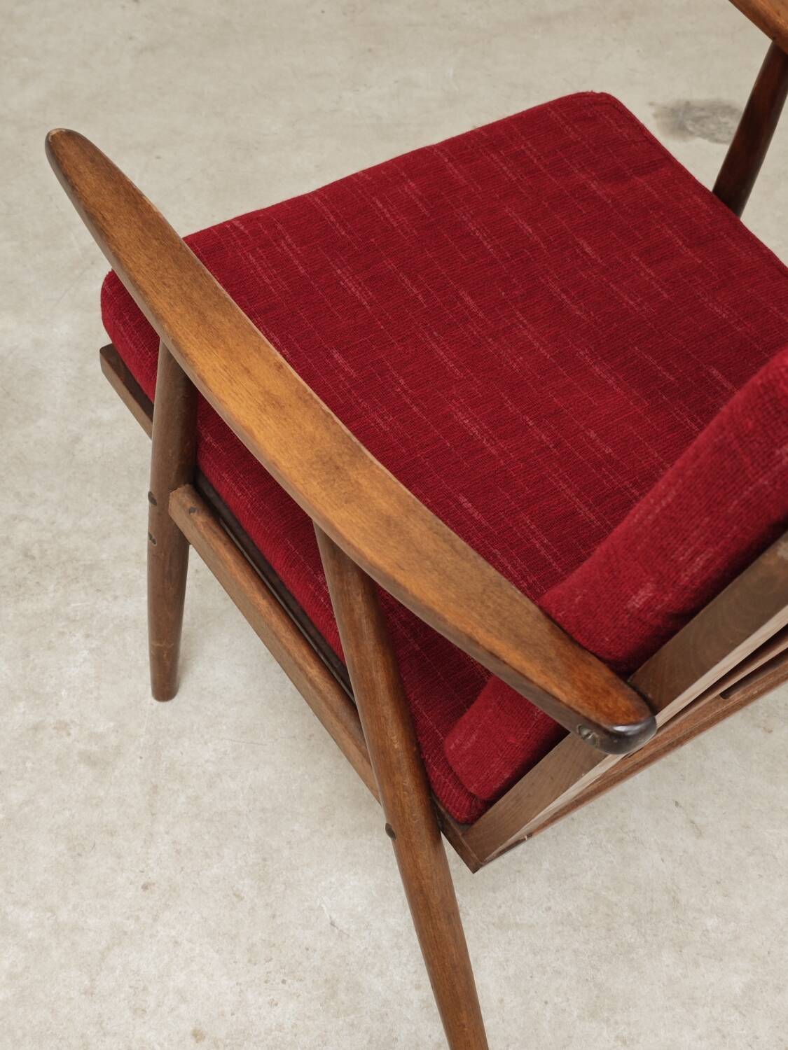 Pair of burgundy boomerang armchairs Antonin Suman Ton Bystrice (Thonet)