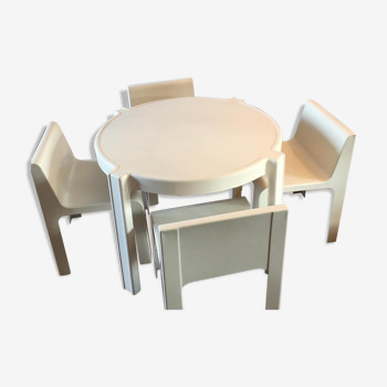 Table et chaises Ozoo de Marc Berthier