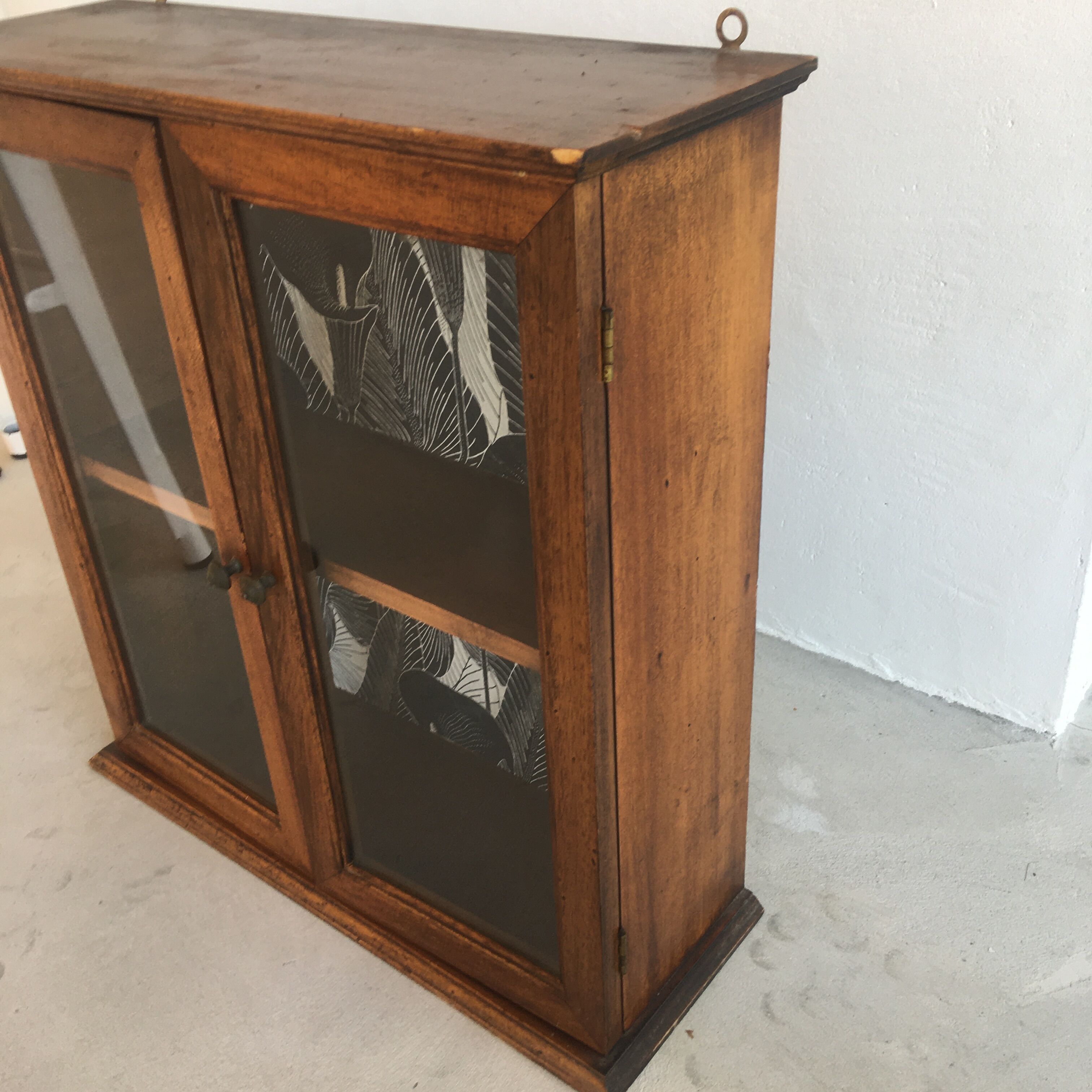 Armoire vitrée à suspendre Selency