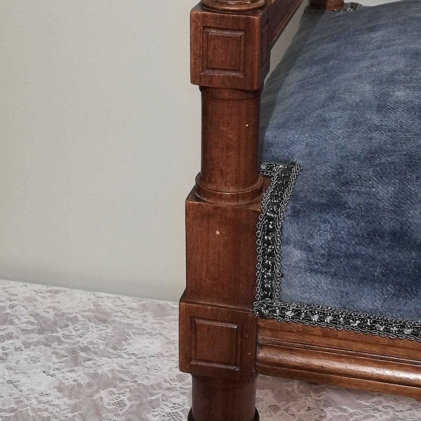 Fauteuil d'angle de style Louis XV assise velours