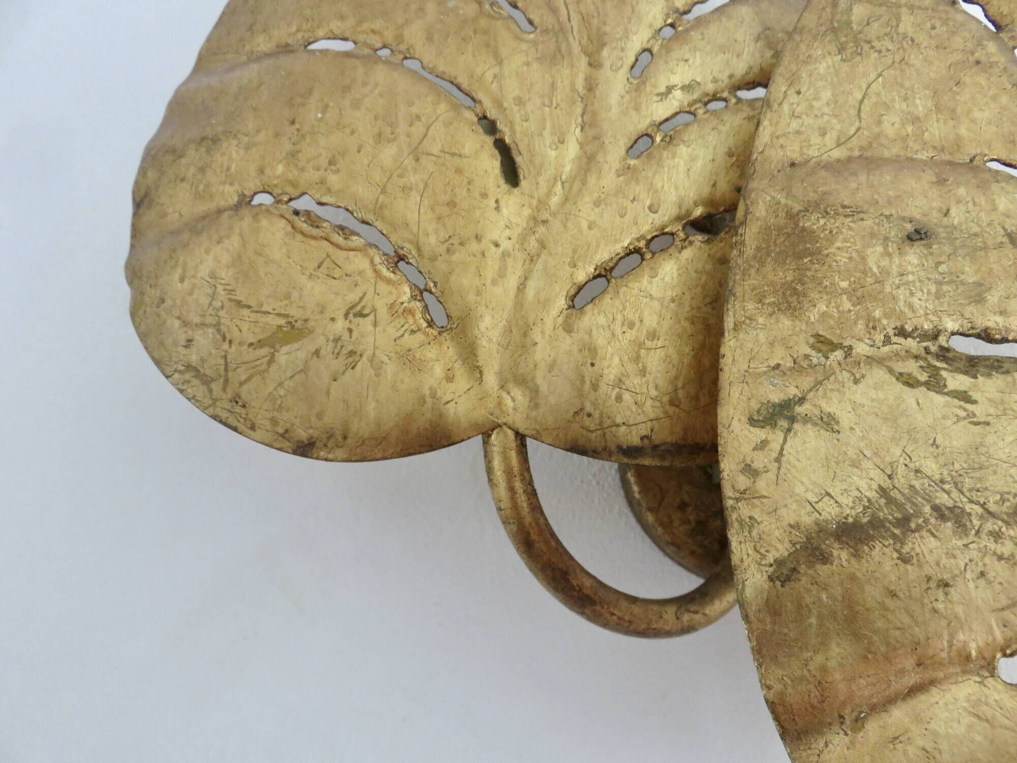Large "leaf" wall lamp in gold metal, gold leaf, 1970s, Jansen