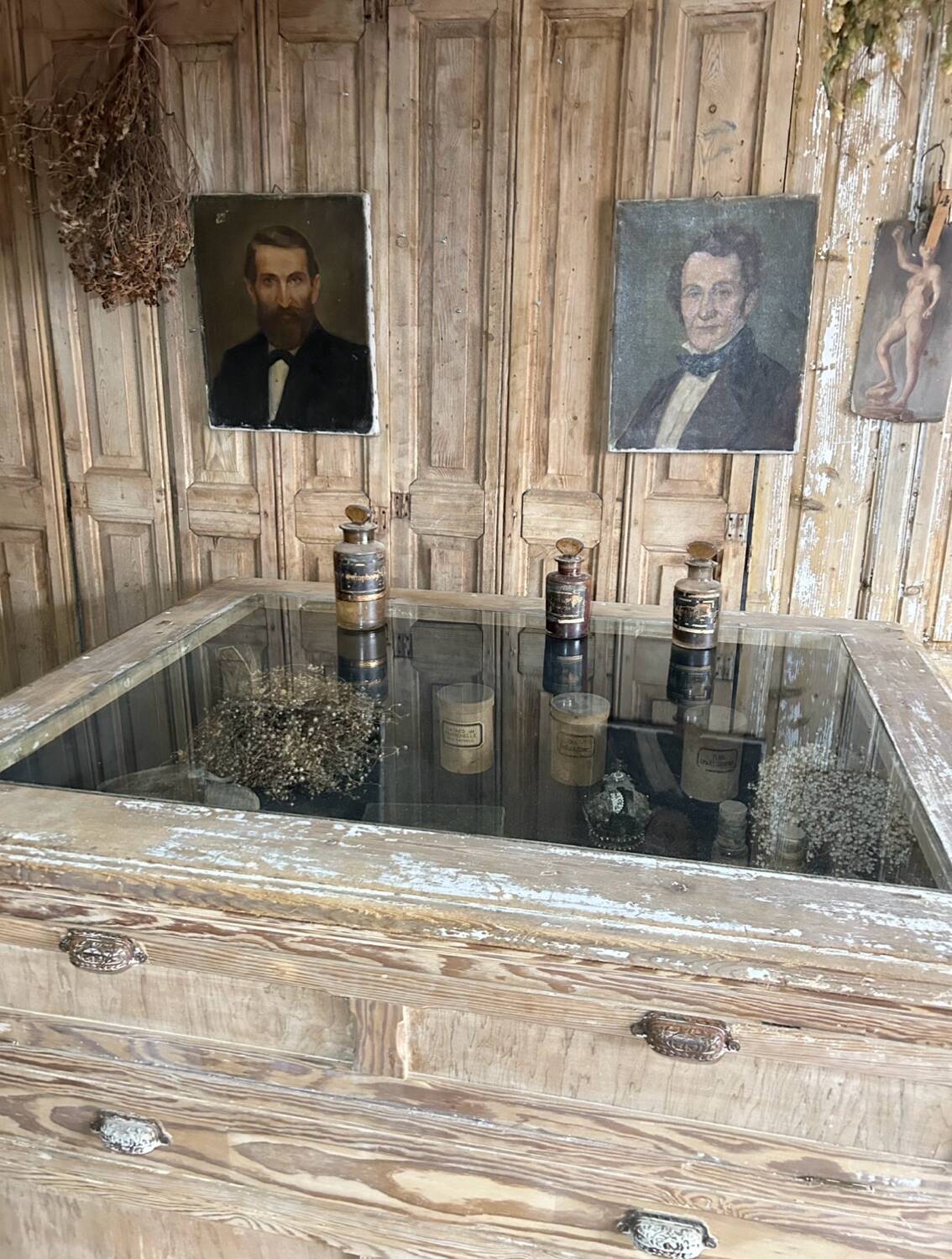 Antique display cabinet, central exhibition counter with
