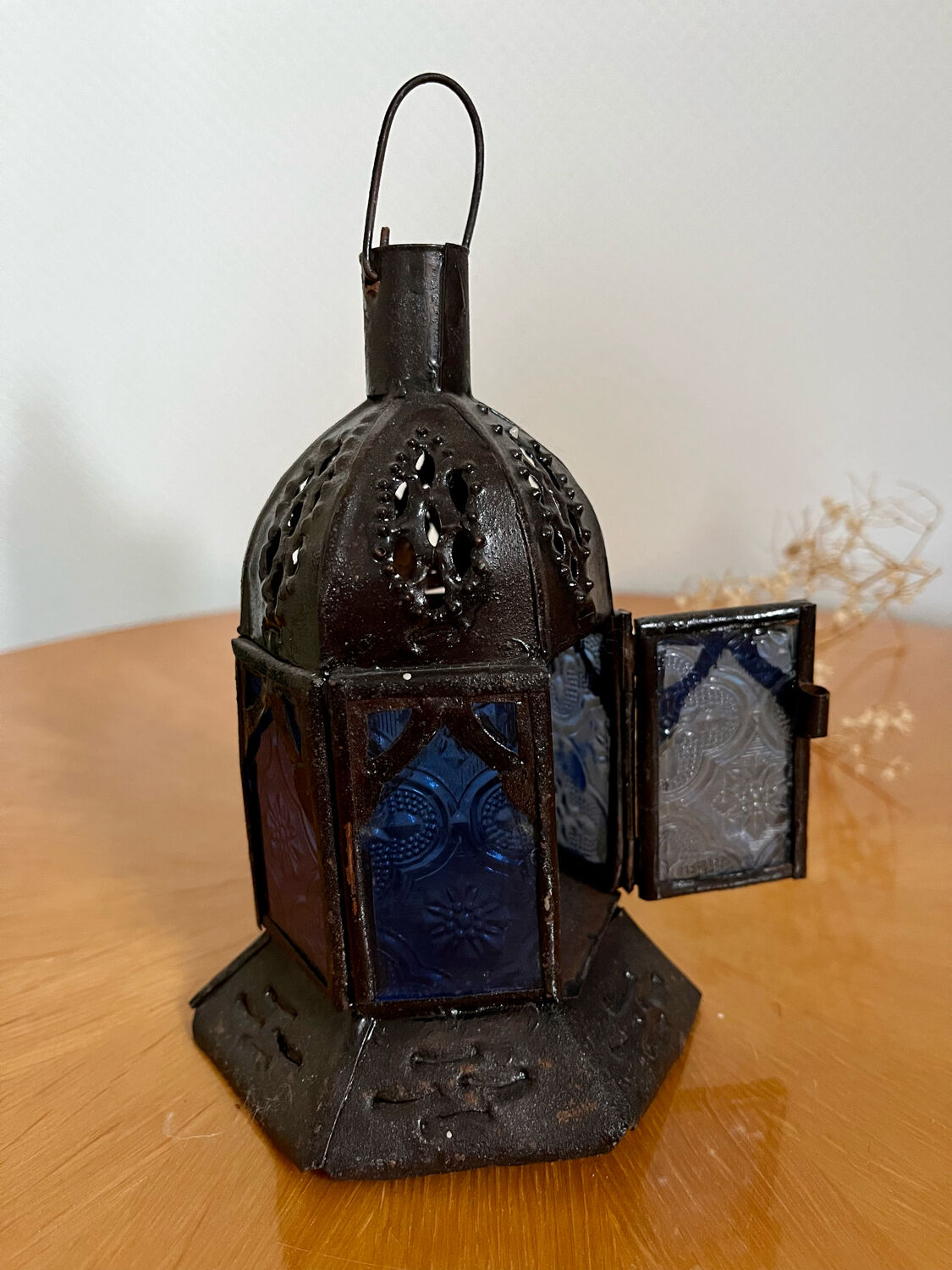 Vintage lantern style tealight holder