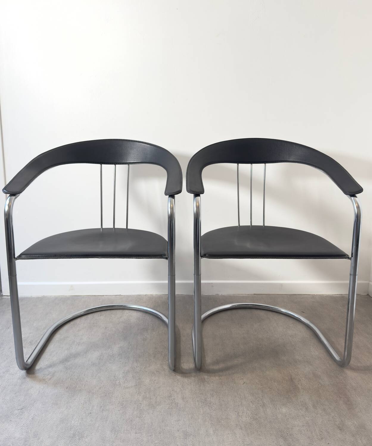 Paire de fauteuils Arrben modèle Canasta