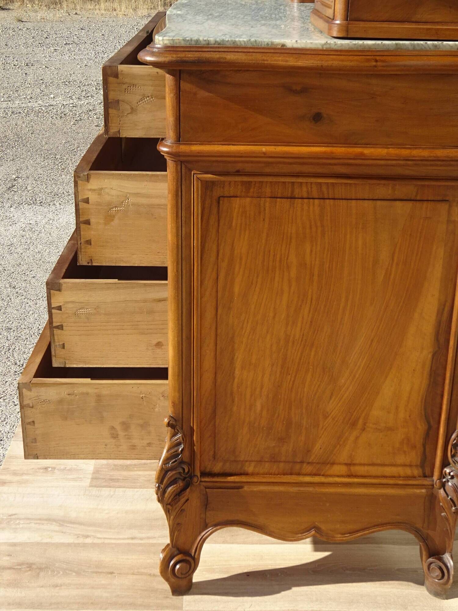 Commode en noyer Louis XV avec miroir