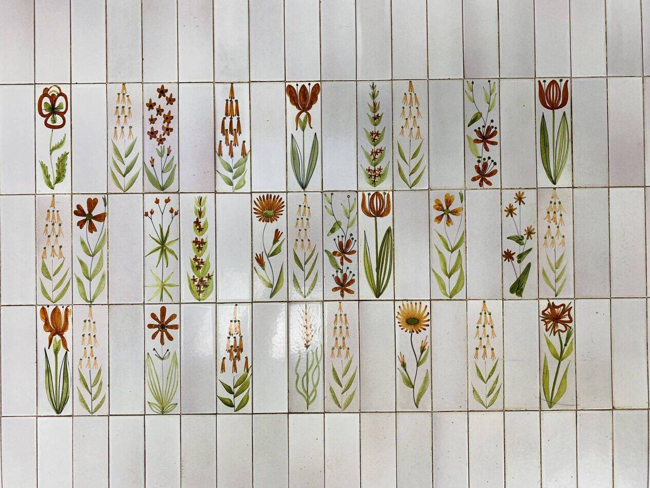 Square ceramic tile coffee table by Roger Capron, flowers, 1950s.