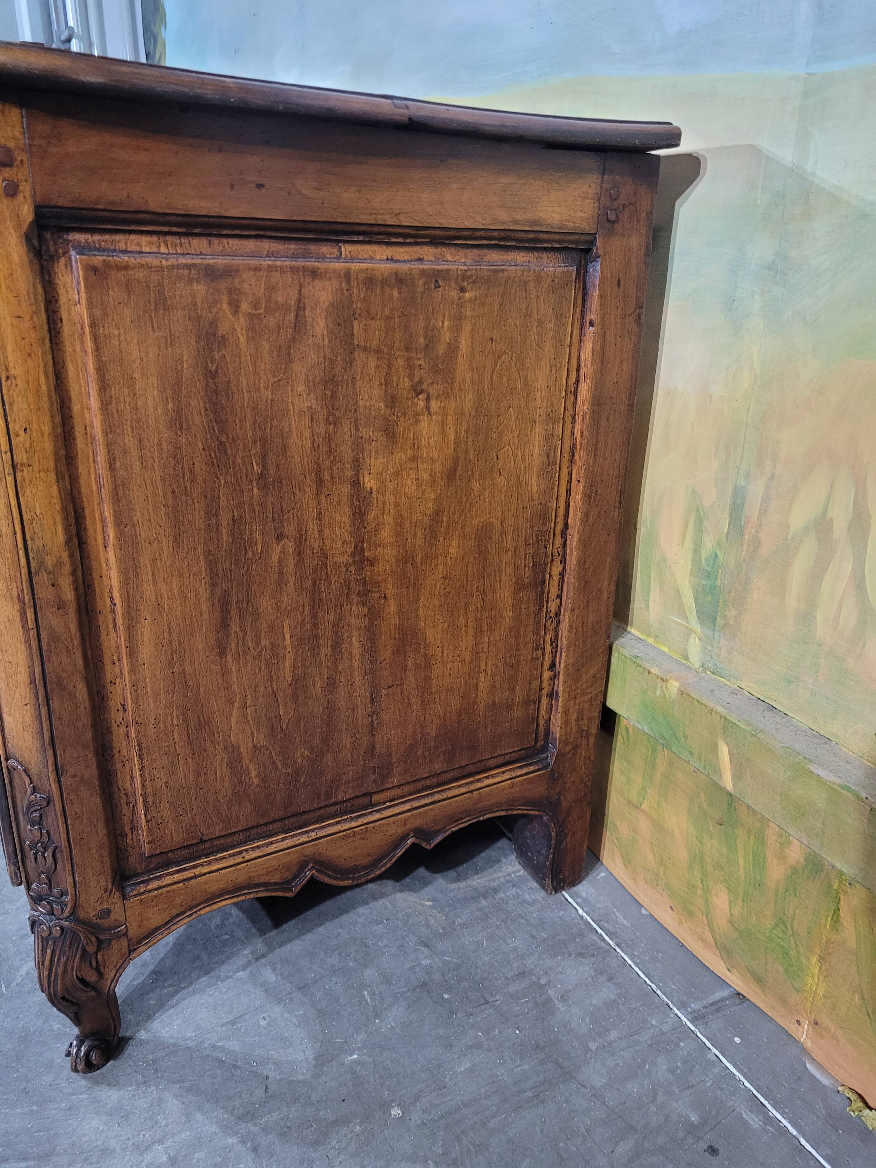 Petiote commode époque Louis XV galbée