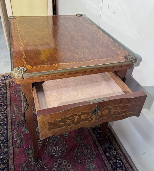 Table à jeu en marqueterie de style Louis XV époque fin XIXème