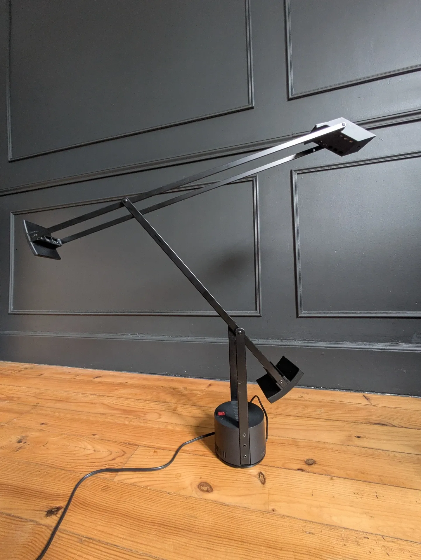 'Tizio' desk lamp by Richard Sapper for Artemide. Original edition.