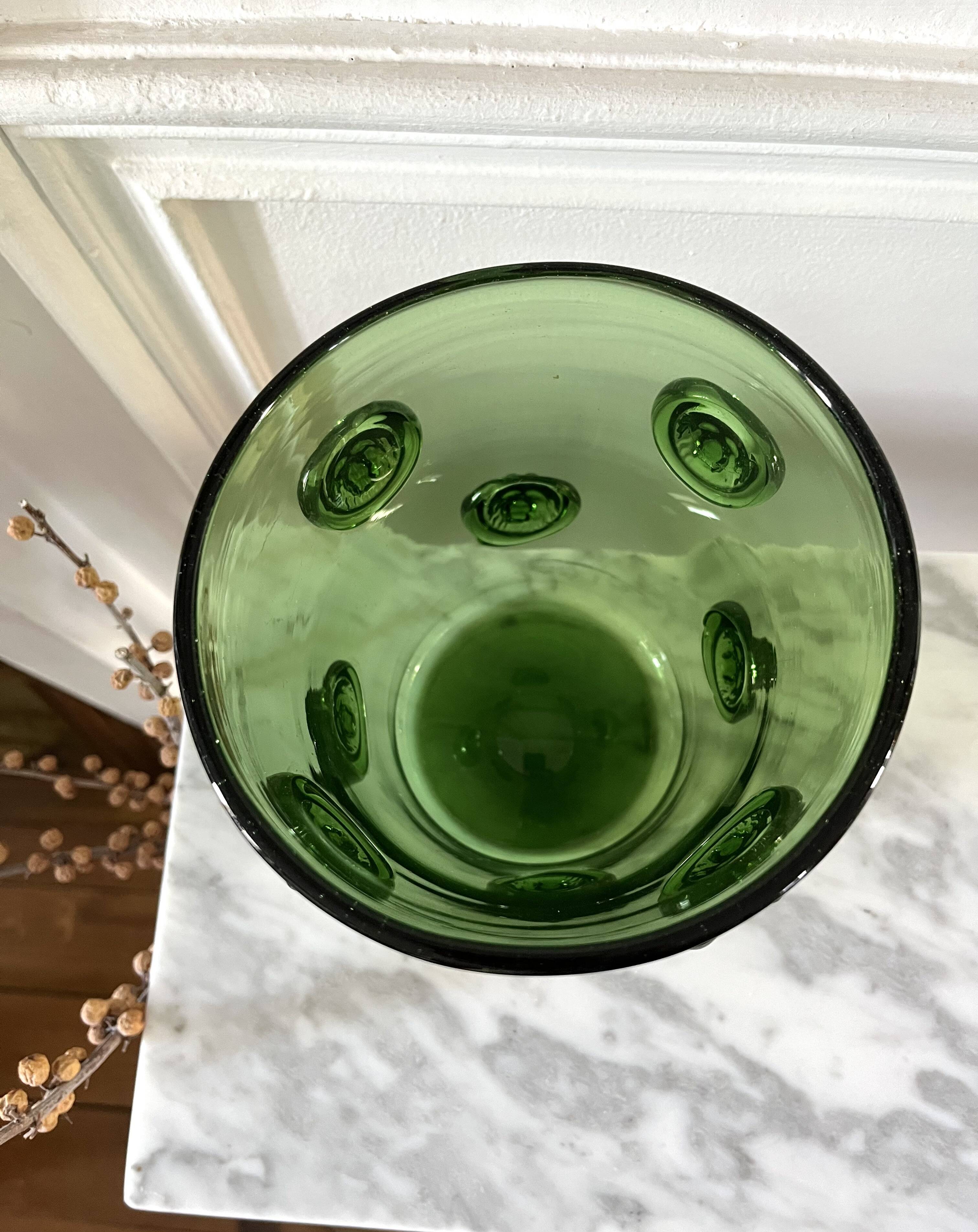 Vase à têtes de lion