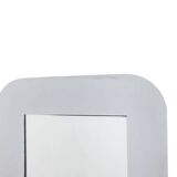 Miroir de forme rectangulaire, en métal poli. Italie, années 1970