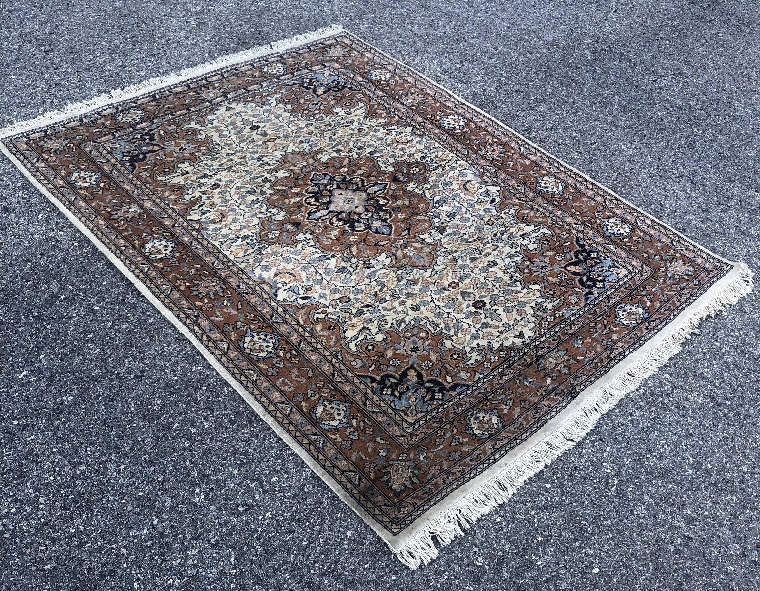 Oriental carpet Punjab India. Handmade: 1.26 X 1.64 m