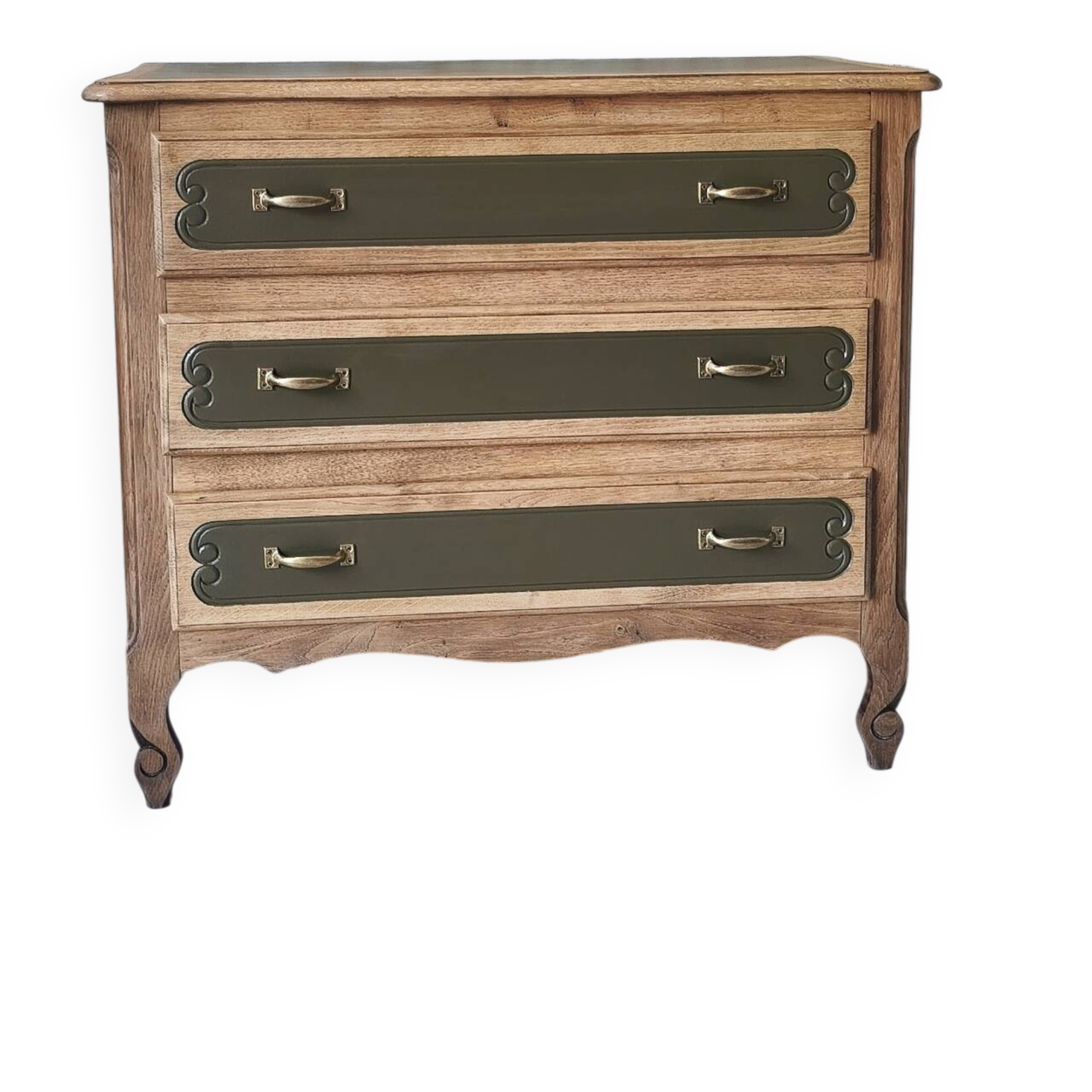 Oak chest of drawers