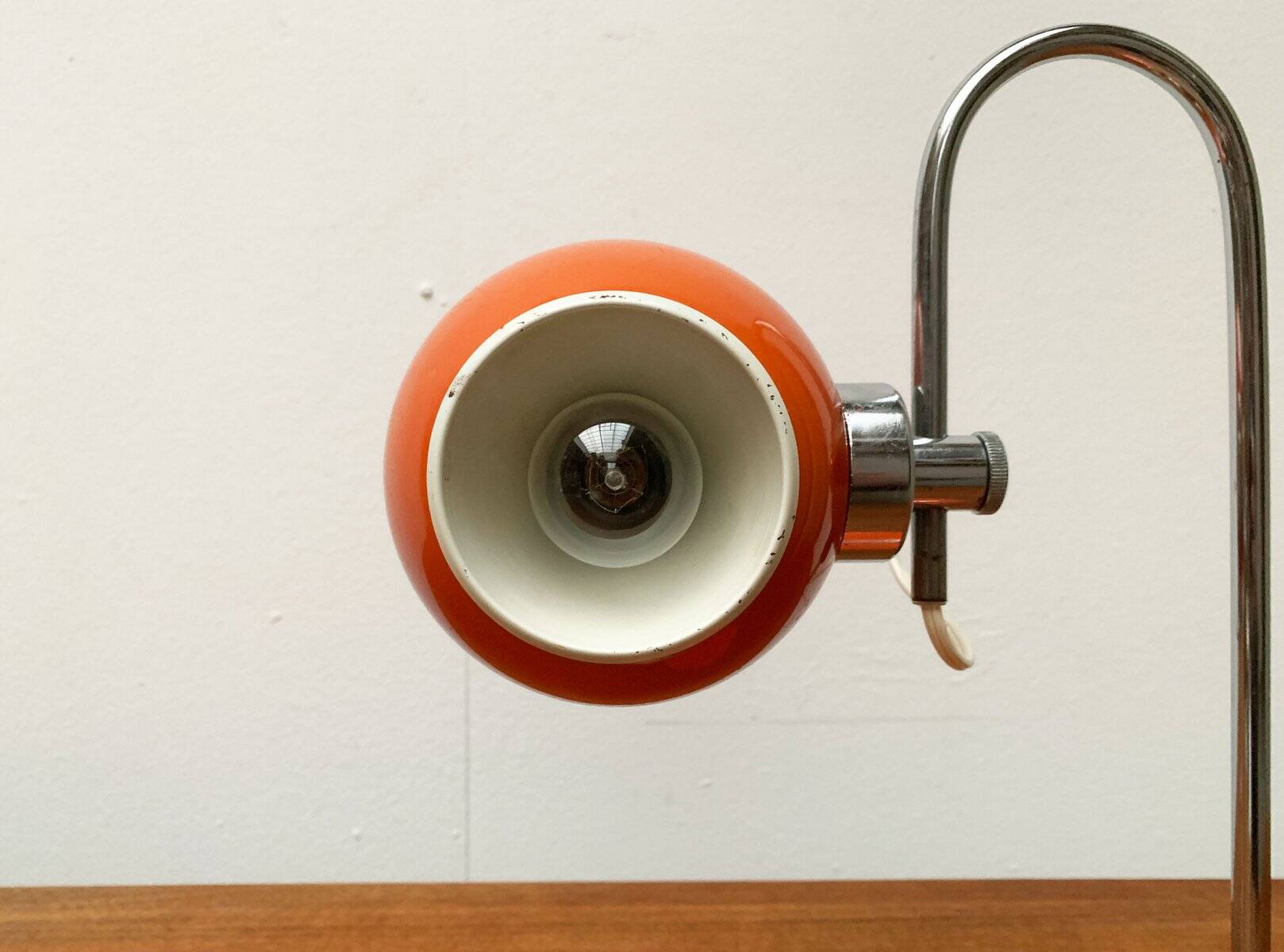 Vintage Italian magnetic table lamp from the space age.