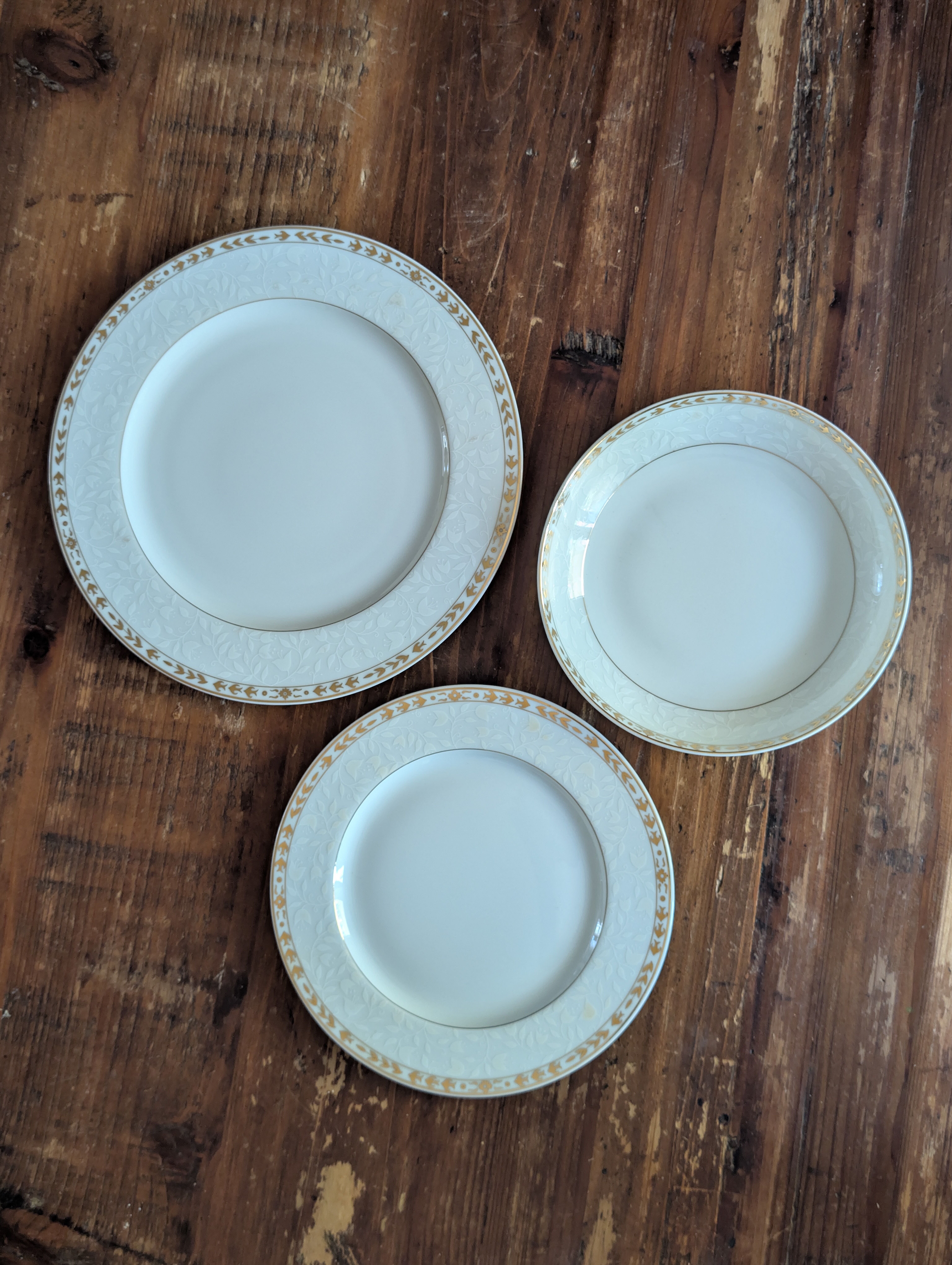 Set of porcelain plates Guy Degrenne Lenassia collection