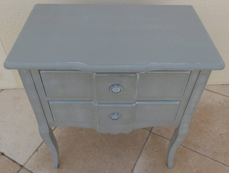 Chic Louis XV style 2-drawer piece of furniture