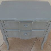 Chic piece of furniture in a versatile style with 2 drawers in Louis XV style.