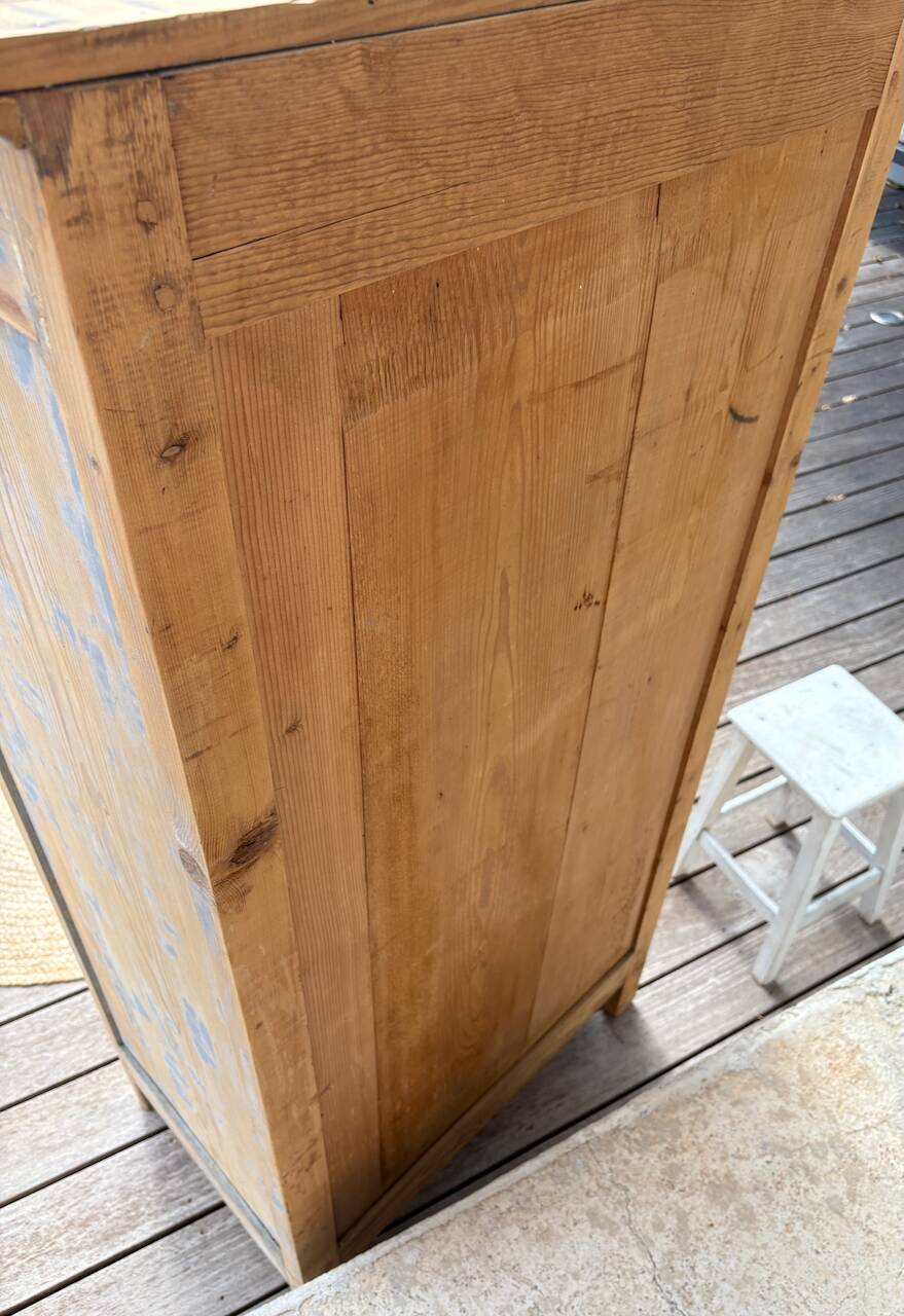 Parisian wardrobe in pine