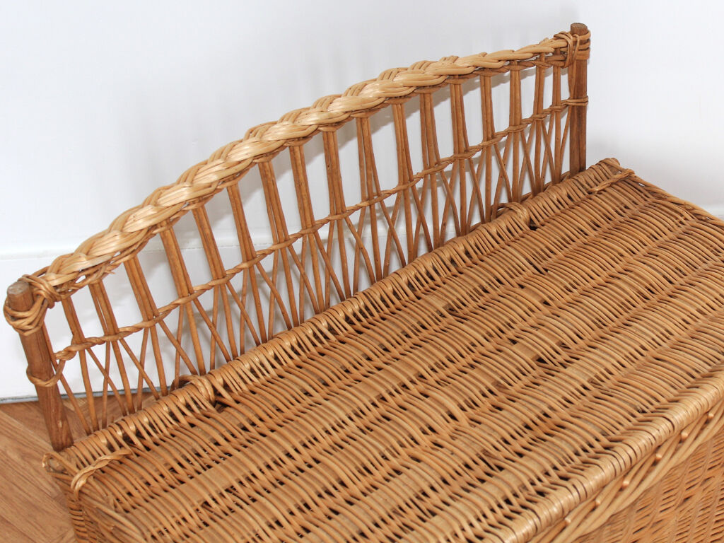 Bench wicker trunk
