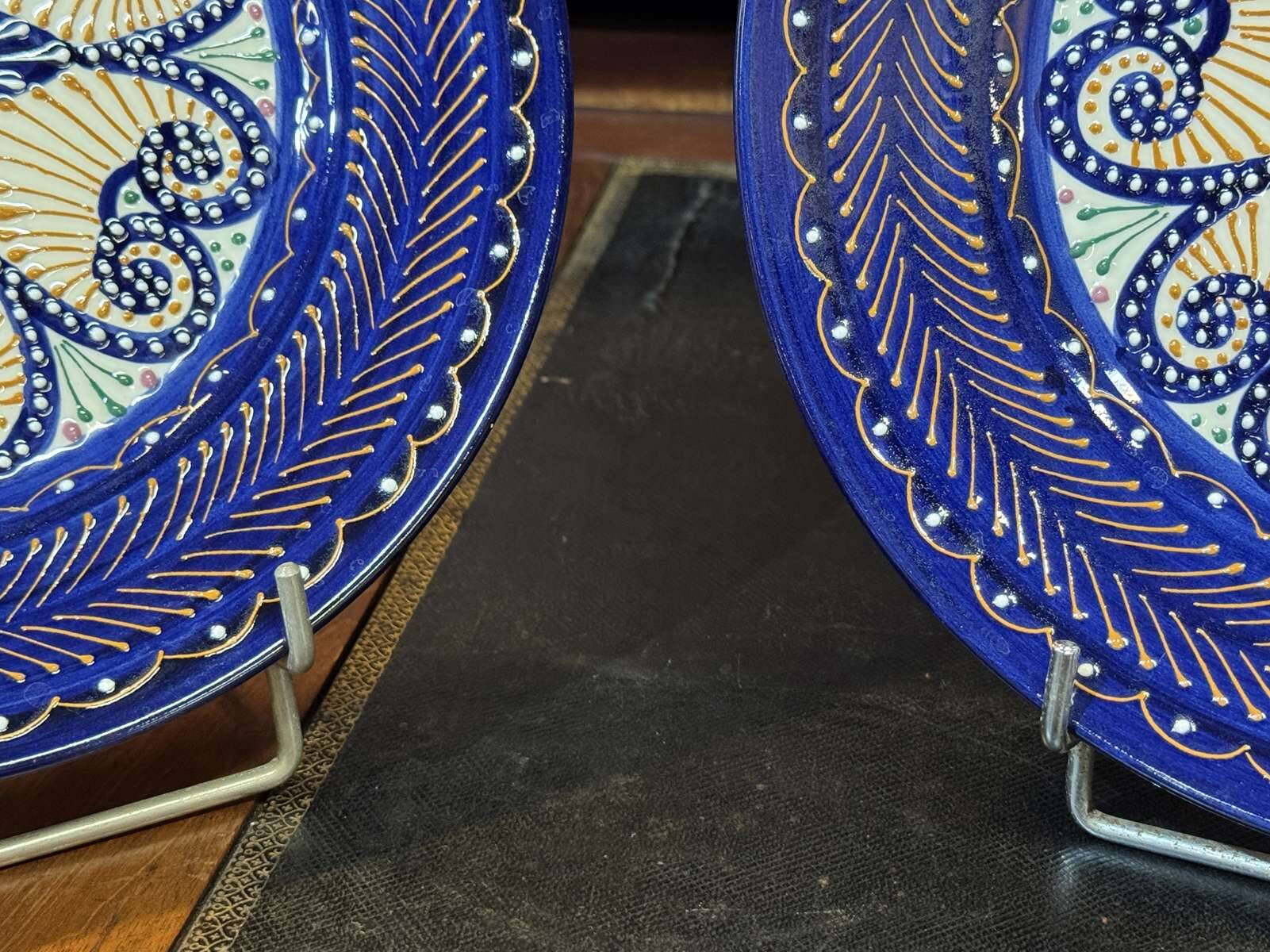 Pair of Quimper earthenware plates with pearl decoration from the 1950s.
