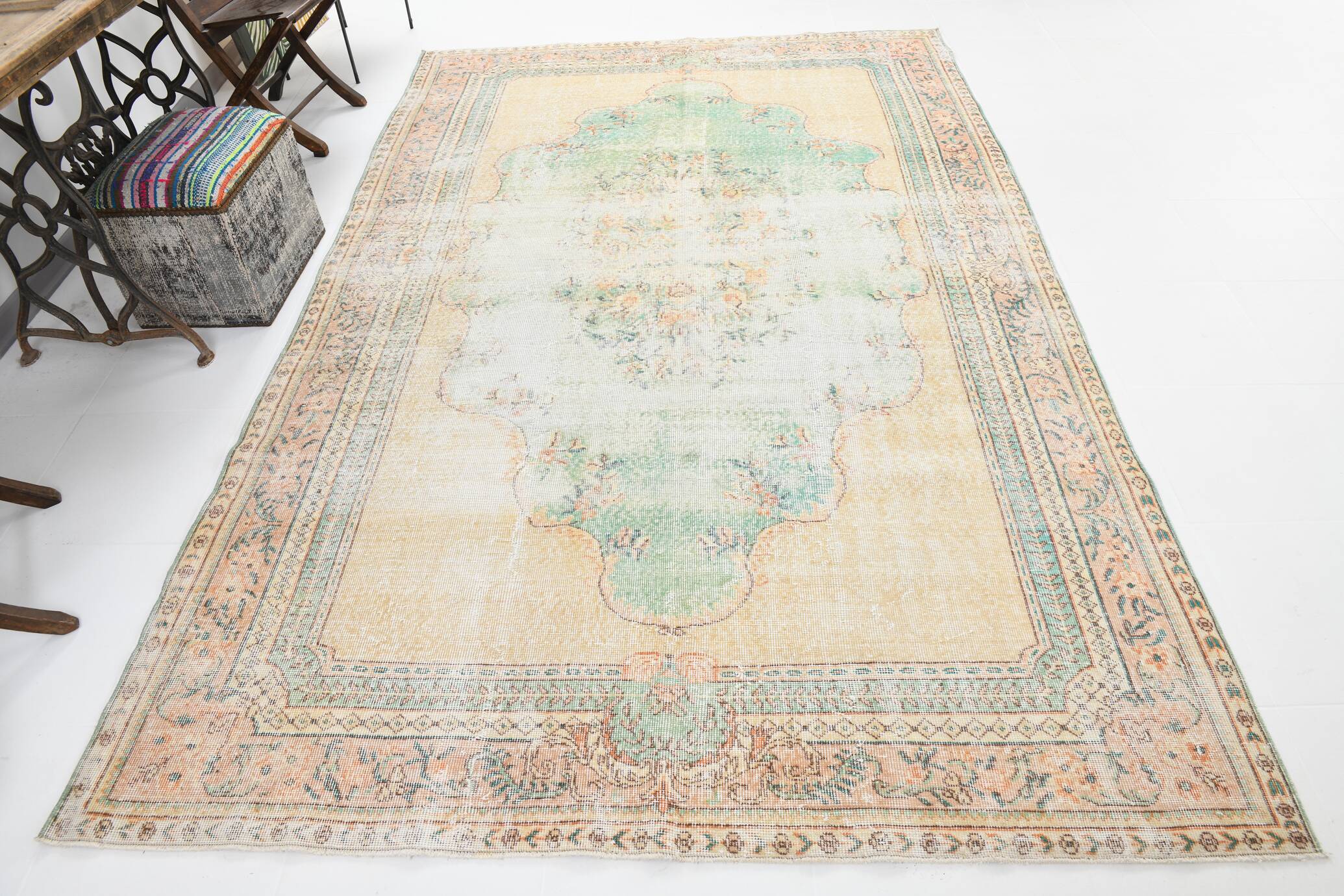 6x10 Peach Beige & Green Soft Wool Vintage Rug, 201x308Cm SK 5621