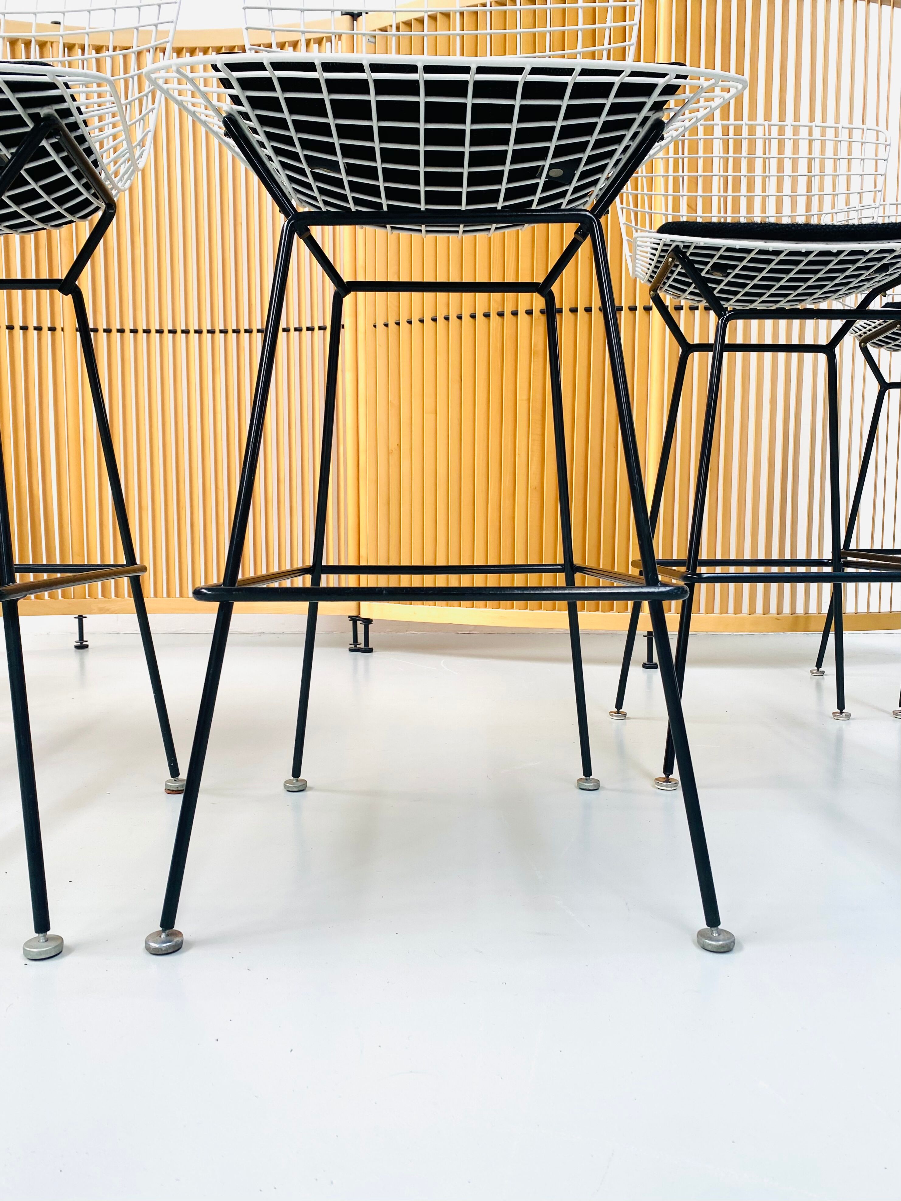 Wire barstools by Harry Bertoia for Knoll, 1960
