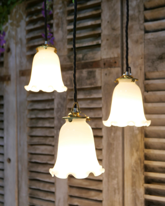 Lace opaline suspension