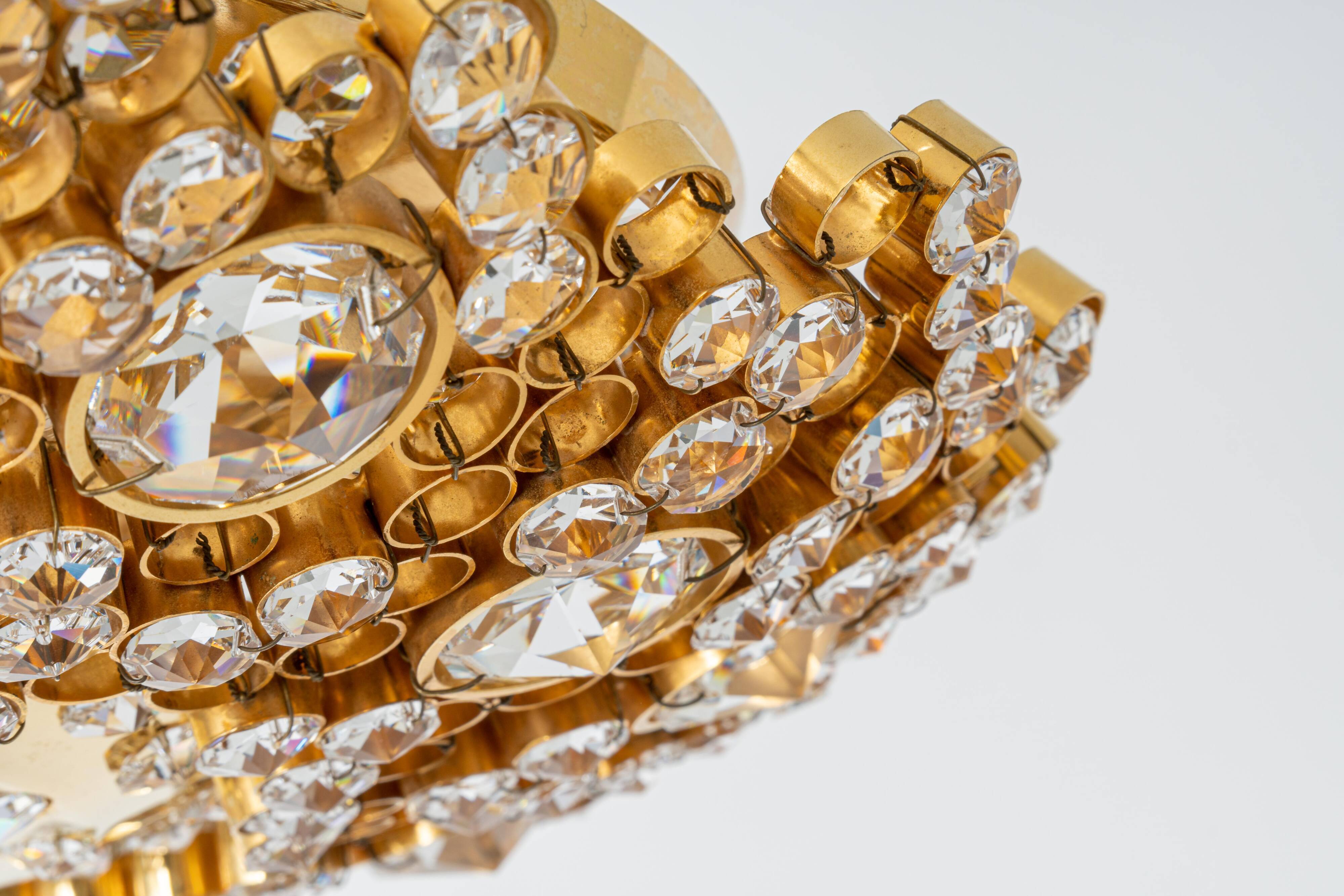 Floral wall light in gilded brass and cut glass by Palwa, Germany, 1970s.