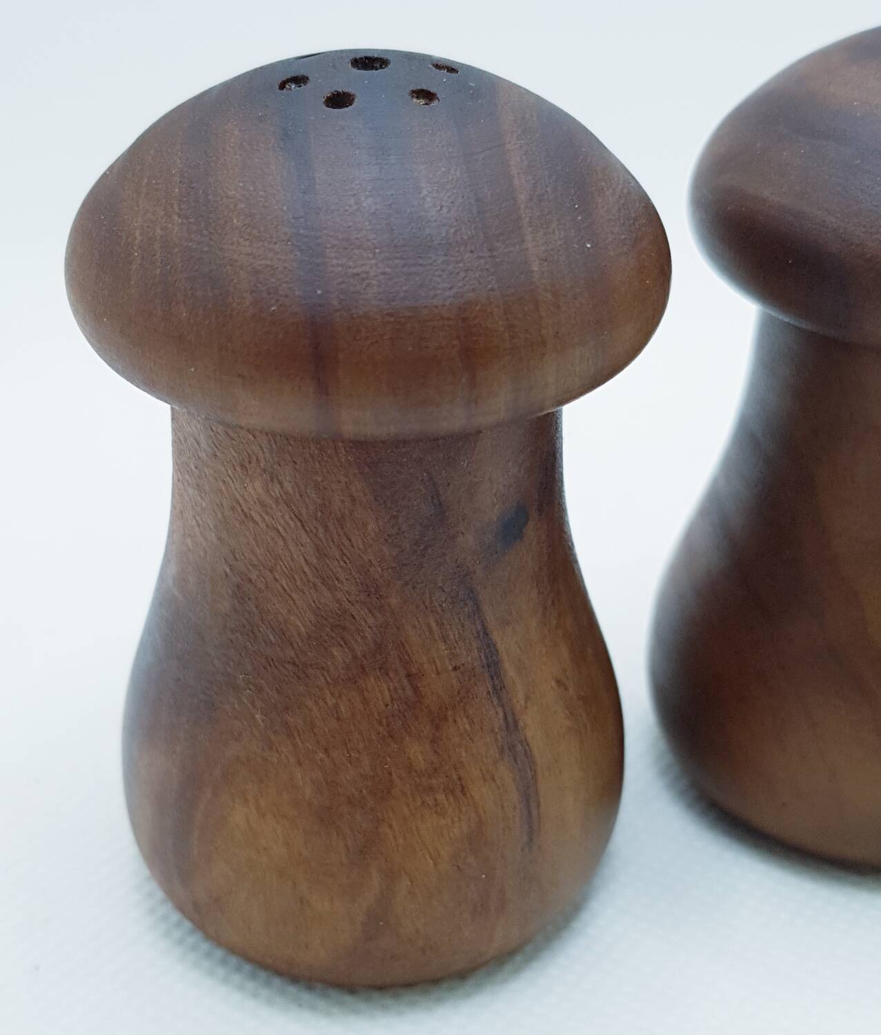 Salières et poivrières en bois