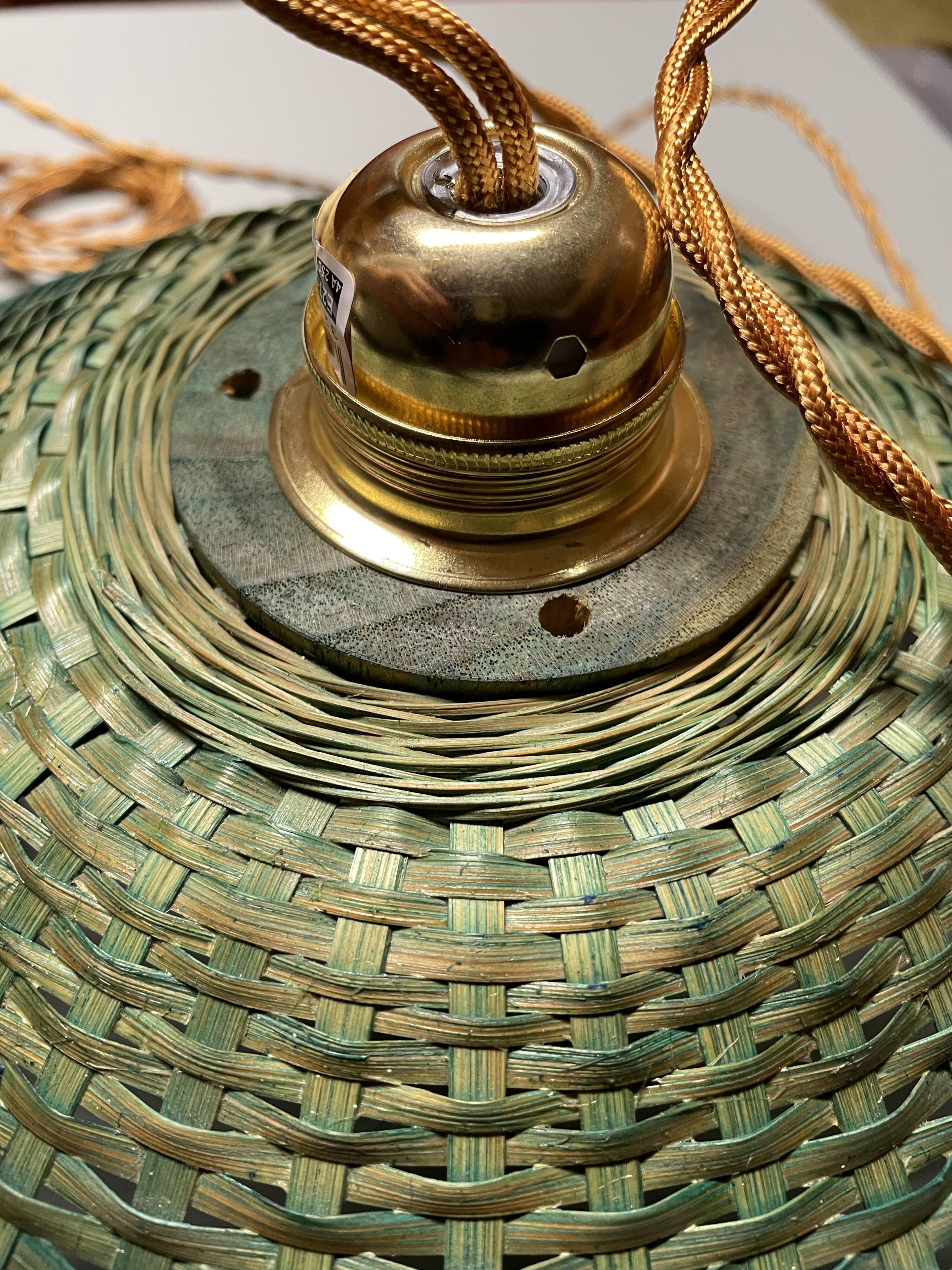 Suspension in green braided rattan