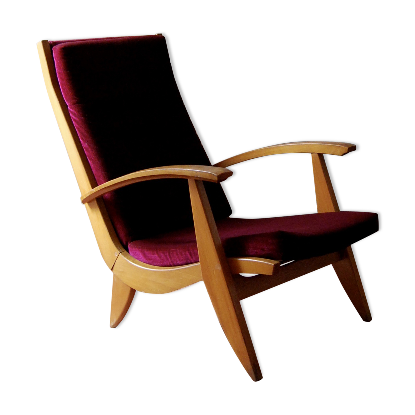 Chair binds Scandinavian red wine