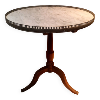Gueridon circulaire dessu marbre blanc