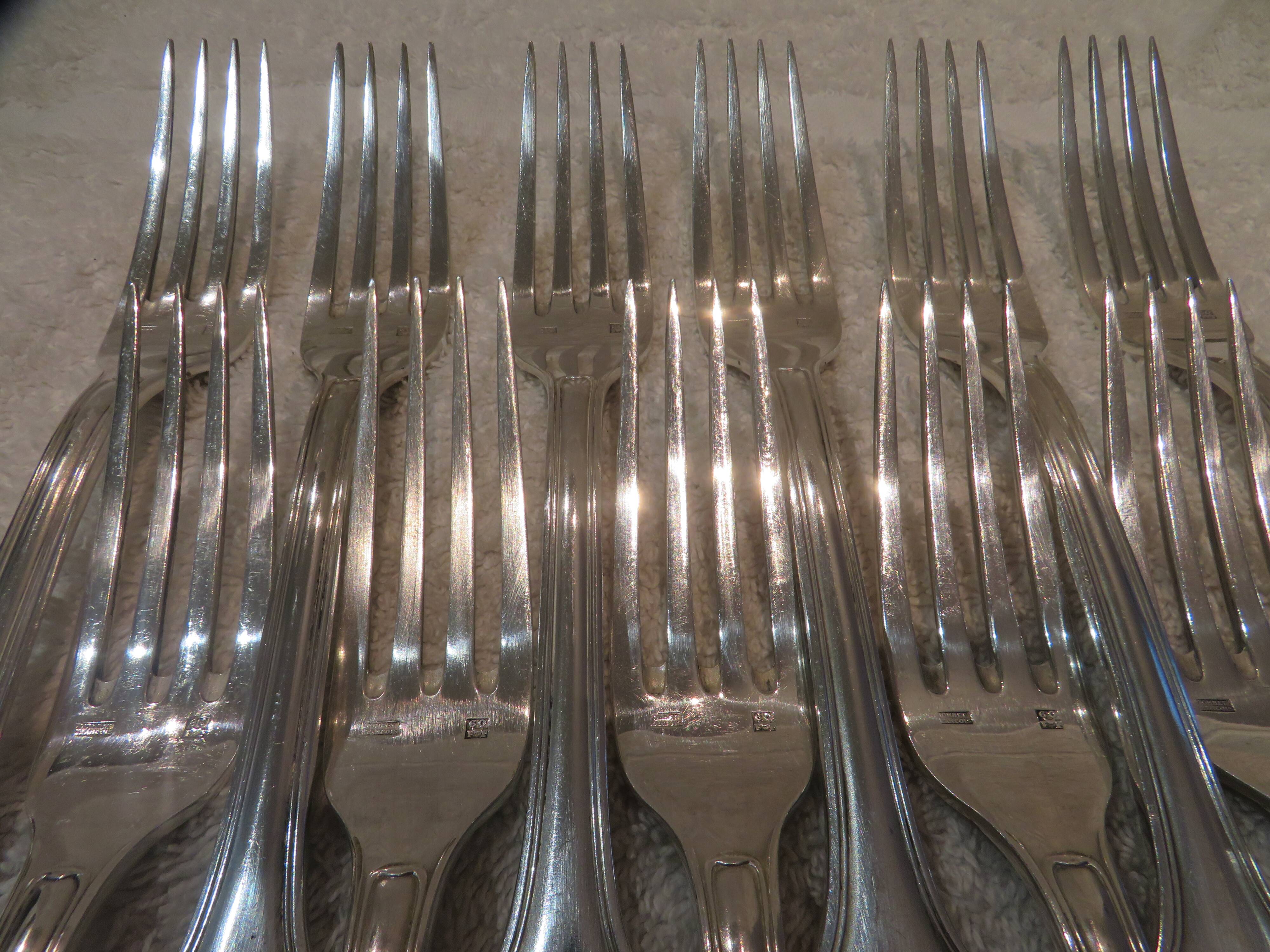 12 silver plated dessert forks, goldsmith Frionnet shell 18.3cm