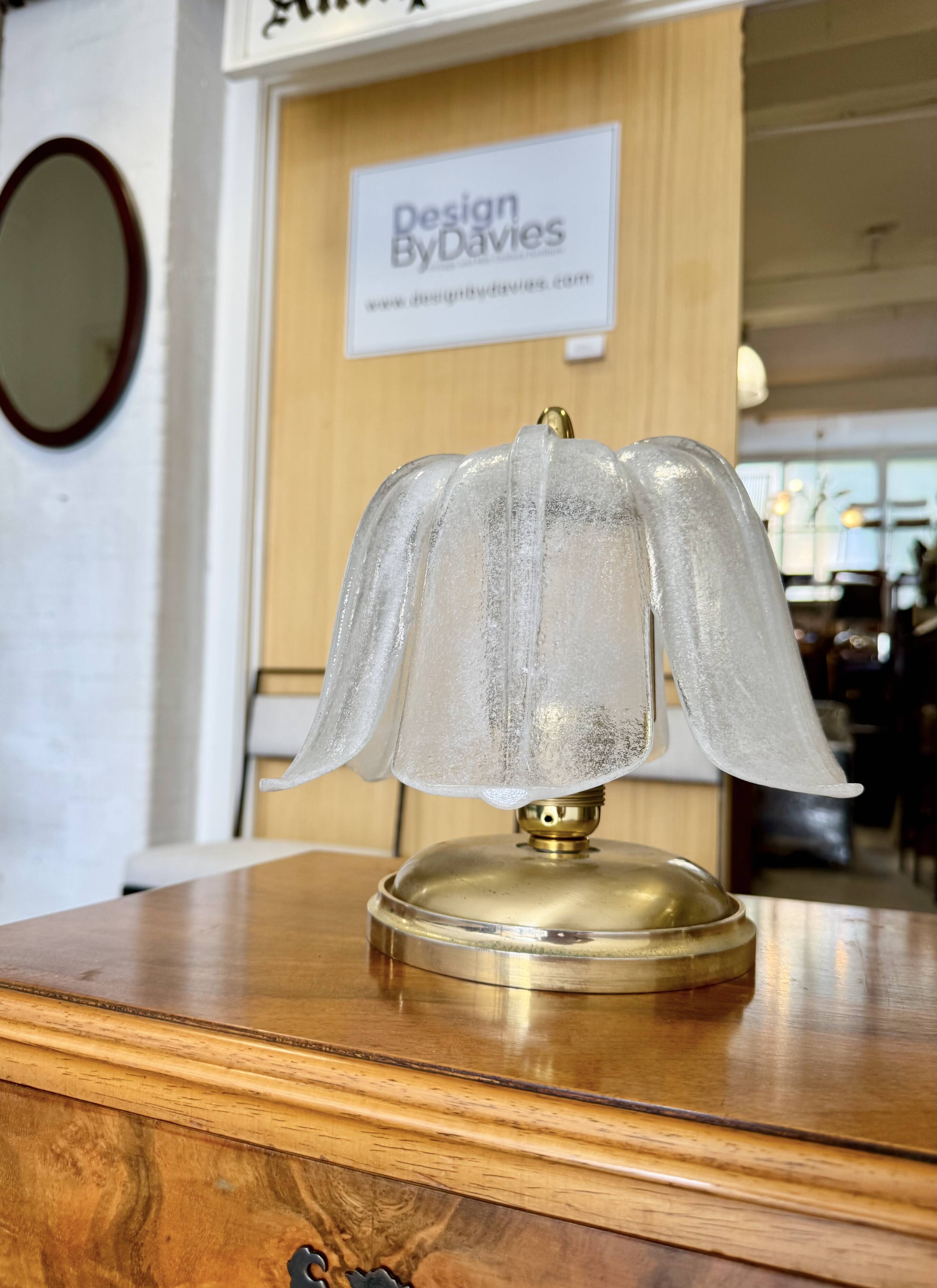 Lampe de table en laiton vintage et verre en forme de feuille