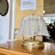 Lampe de table en laiton vintage et verre en forme de feuille