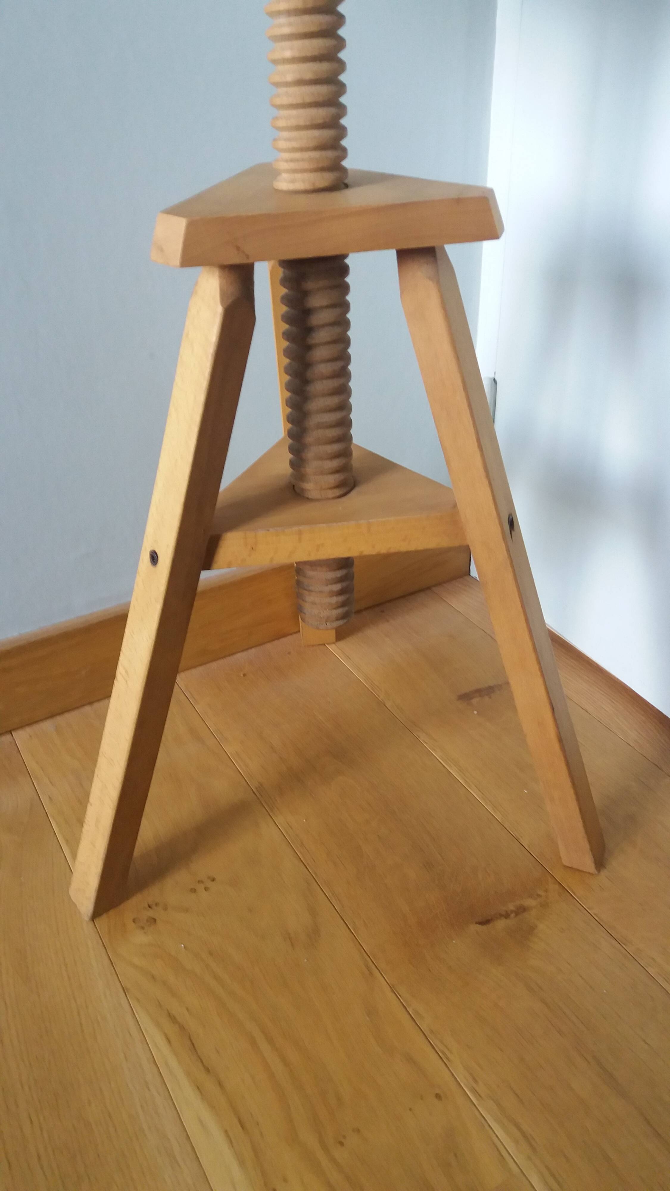 Tripod stool with a screw.
