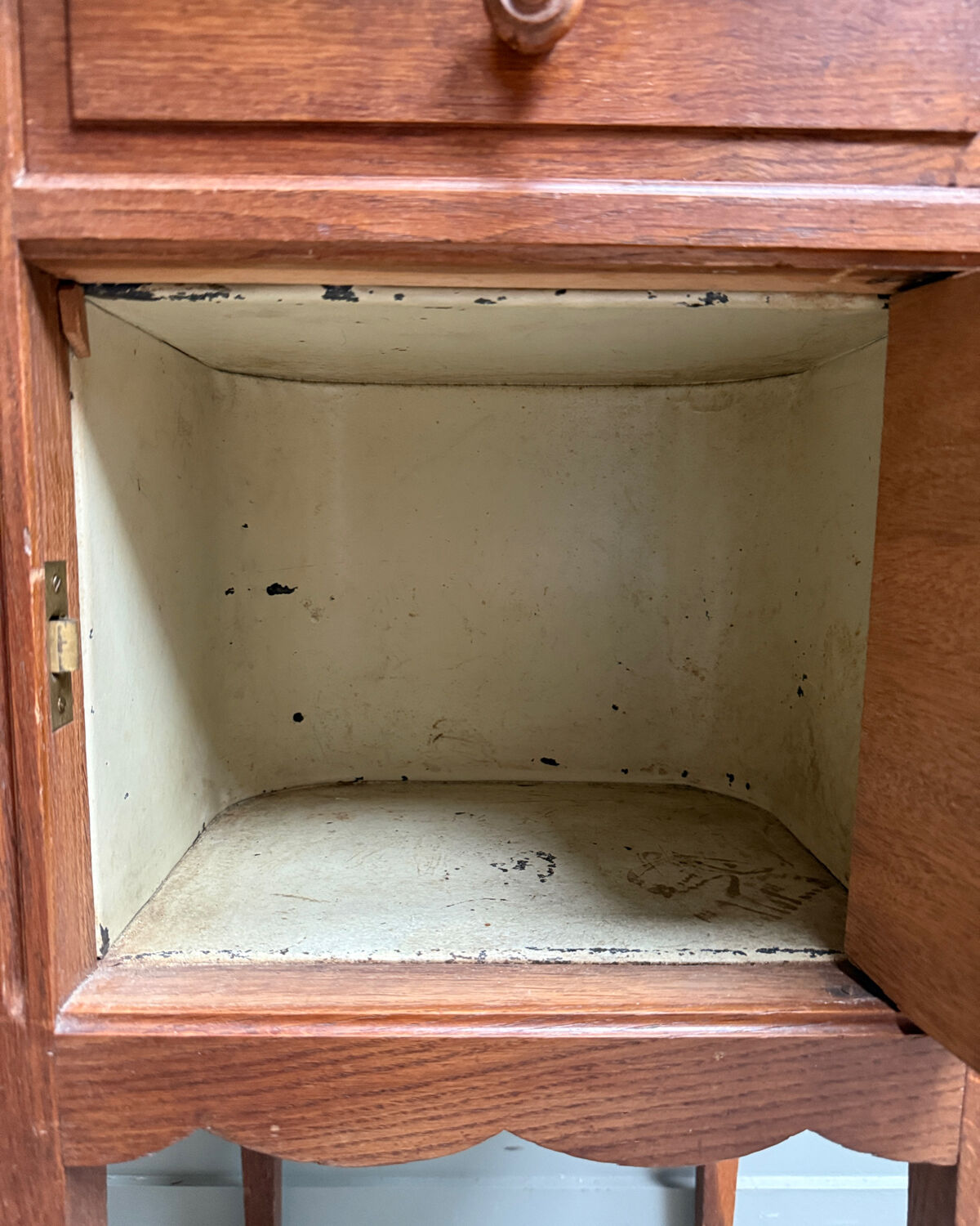 Belle Époque bedside table