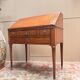 BUREAU DE PENTE DE MILIEU EN ACAJOU DE STYLE LOUIS XVI XIX EME SIÈCLE 