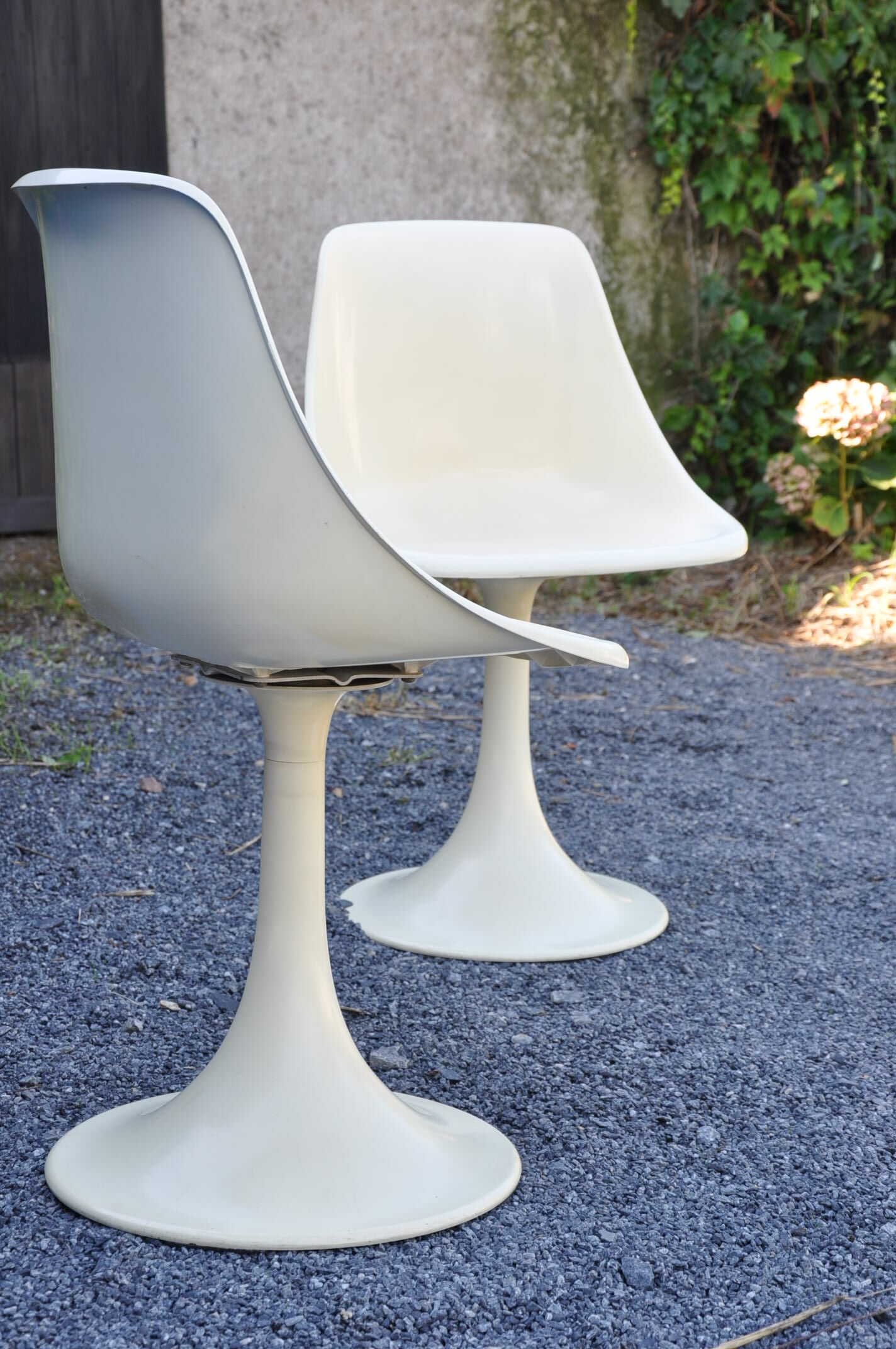 70s foot tulip chairs