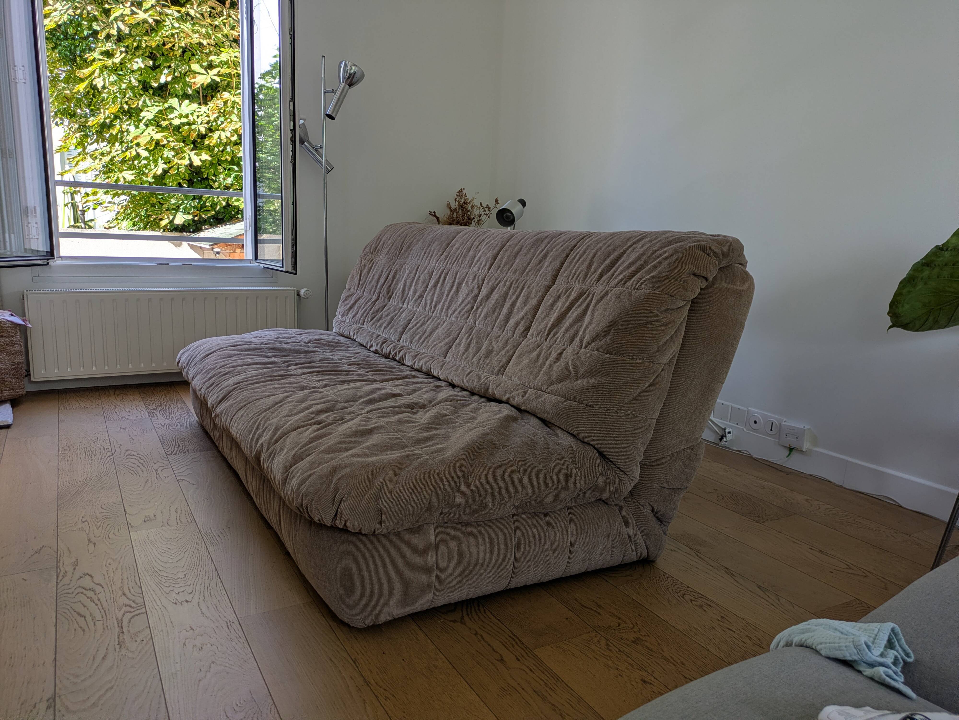 Cinna brand Gao sofa by Jean-Paul Laloy
