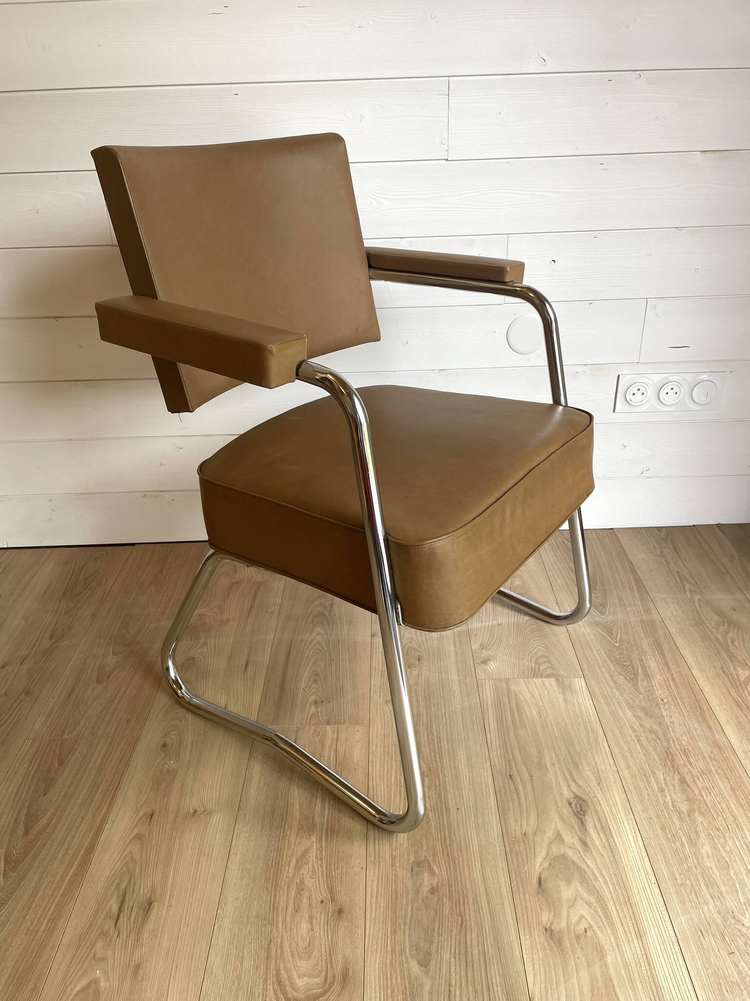 Vintage Office Chair from the 70s – Chrome Metal & Camel Faux Leather (Bauhaus Style)