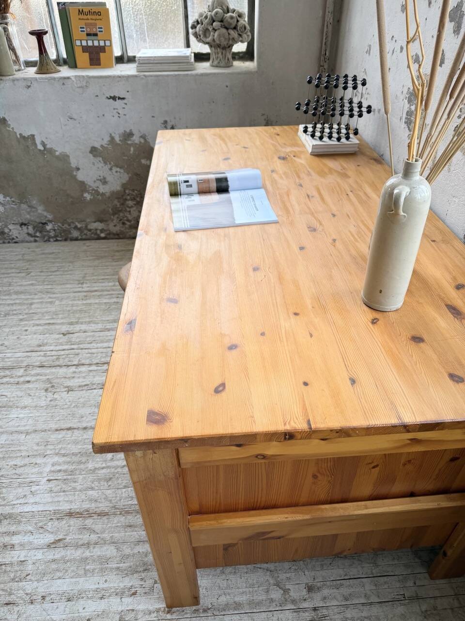 Bureau pin suédois style aperldoon 1970