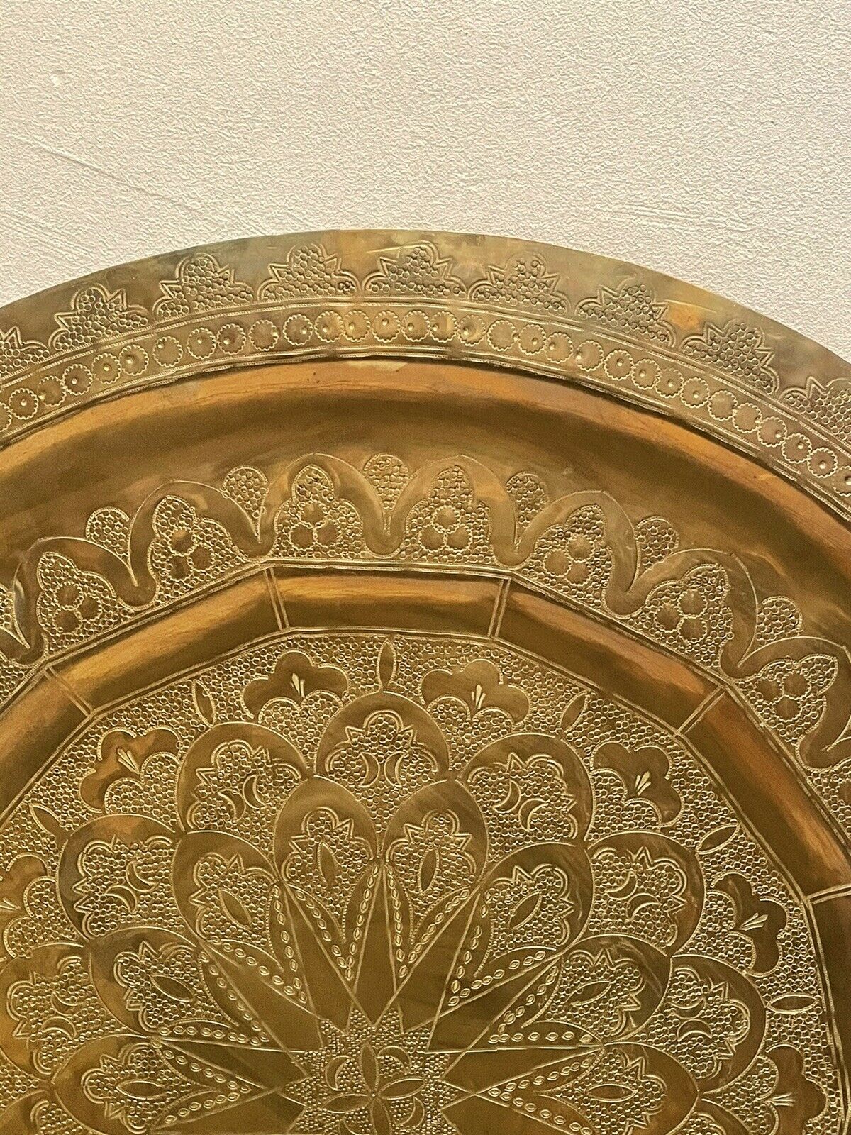 Superb large plateau chiseled oriental copper. chic ethnic vintage deco