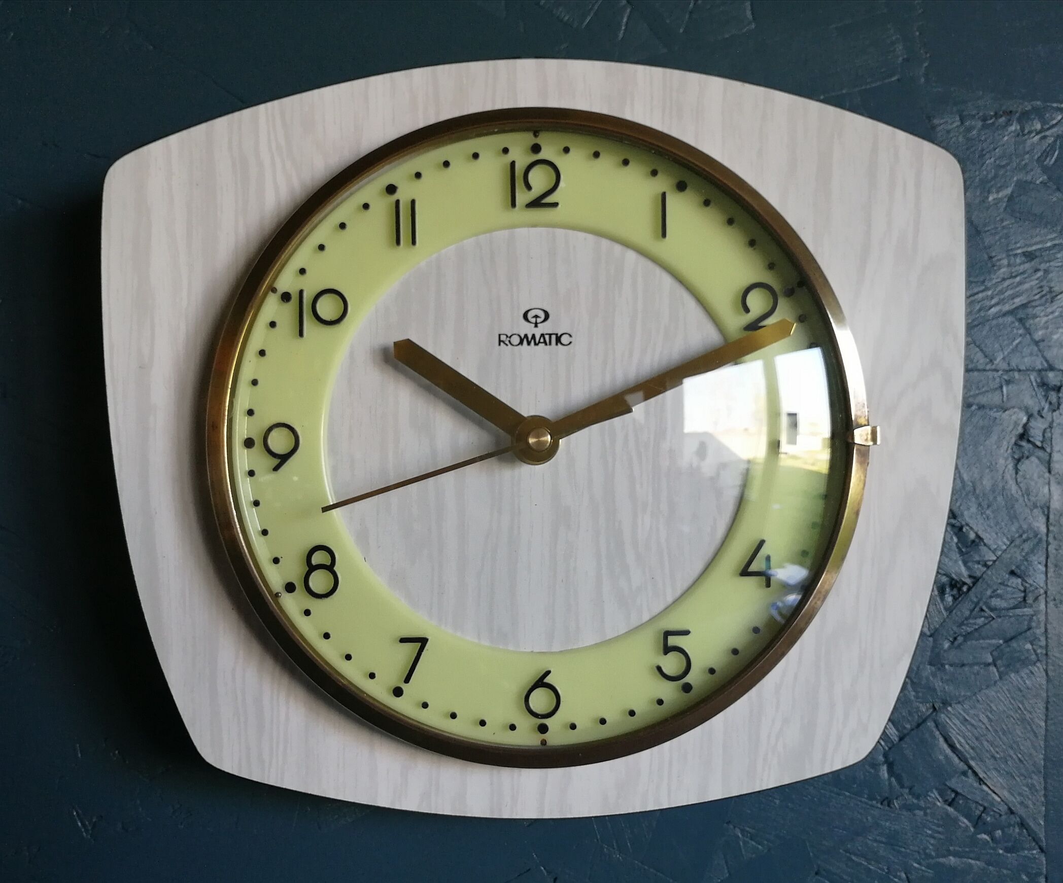 Vintage formica clock phosphorescent silent wall clock "Romatic gray wood"