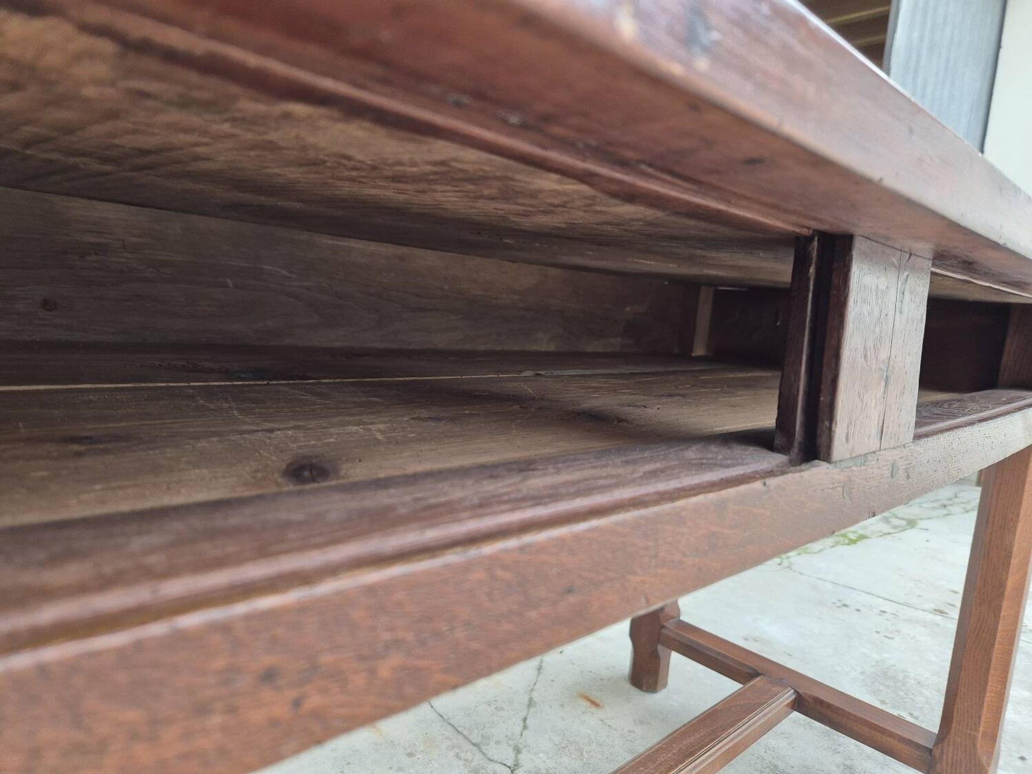 Table de Ferme bourguignonne à entretoise en noyer massif 19éme deux tiroirs-1m82