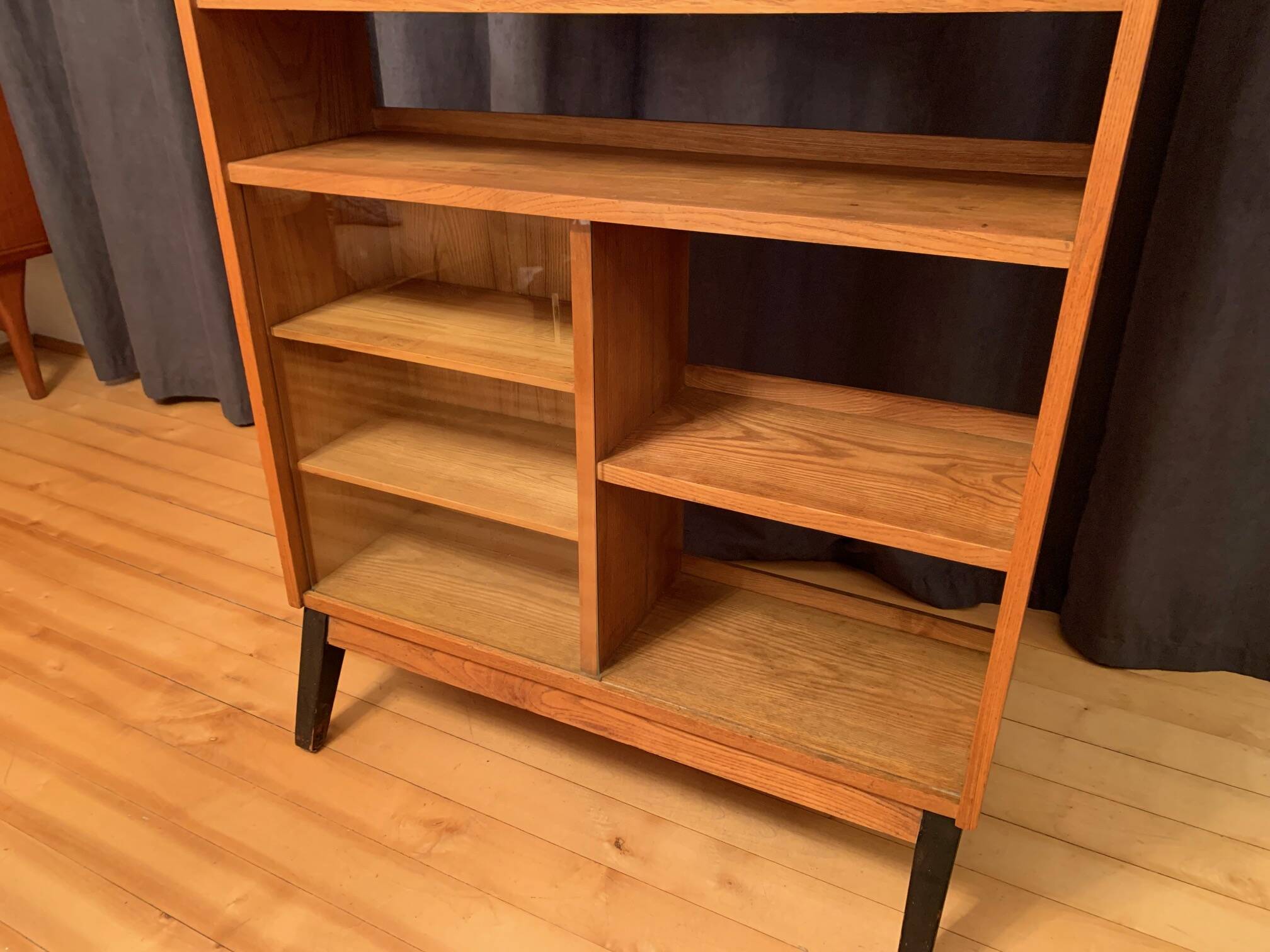 A unique bookcase-library designed by Mieczysław Puchała, Stołeczne Zakłady Drzewne Przemysłu Tereno